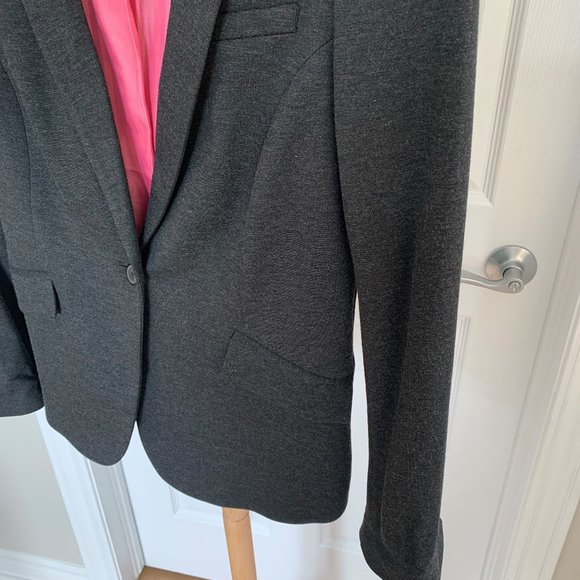 Blazer - Picture 5 of 5